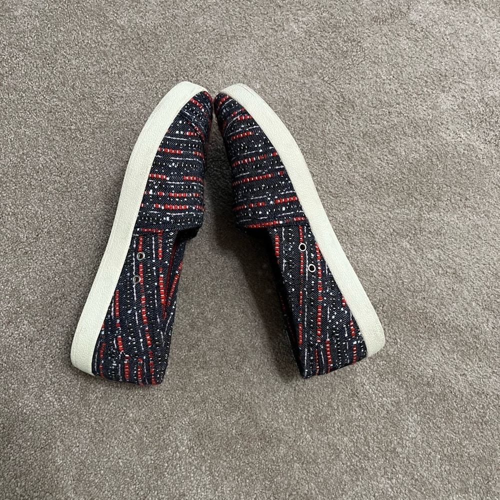 Toms - Picture 5 of 6